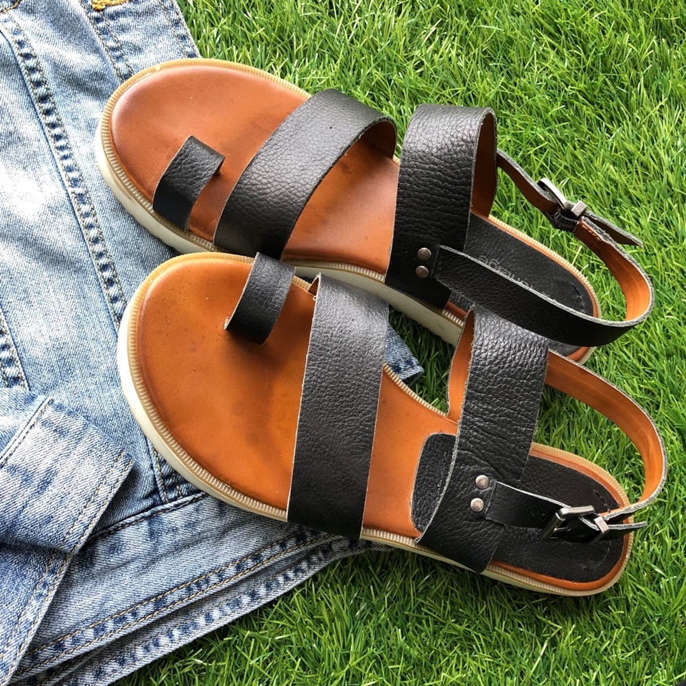 Mia Heritage black platform sandals